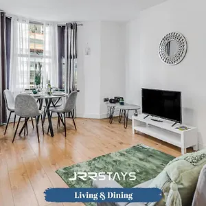 Stylish 2 Bedroom Sleeps 6 Wi-fi - Jrr United Kingdom